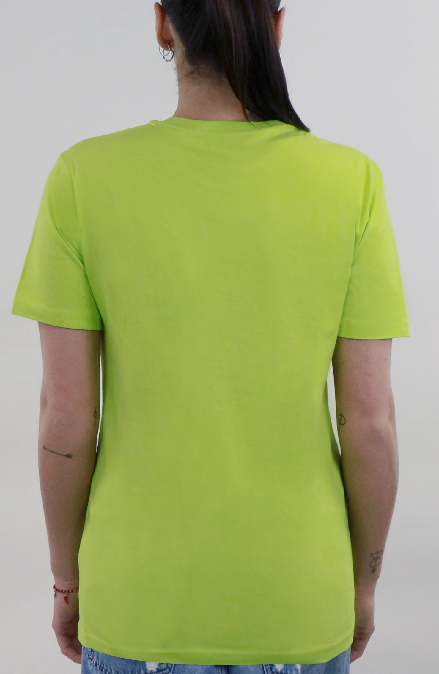 Maglietta artigianale verde da donna disegnata da Dr Stamp con simboli messicani 