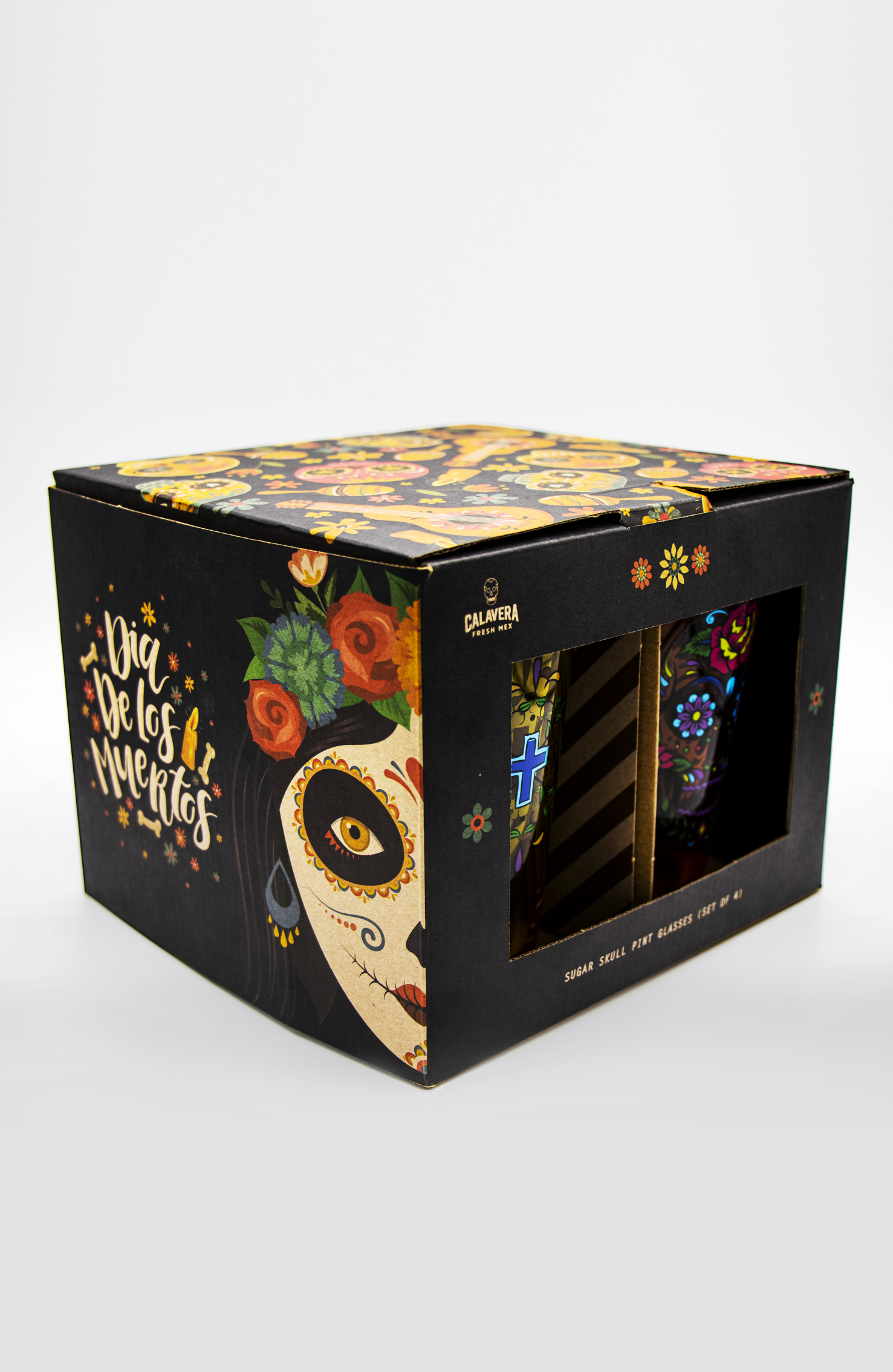 Set di quattro bicchieri con teschio messicano blu aracione giallo e rosa