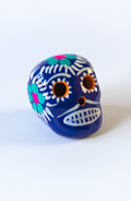 Teschio Calavera blu scuro con decorazioni floreali