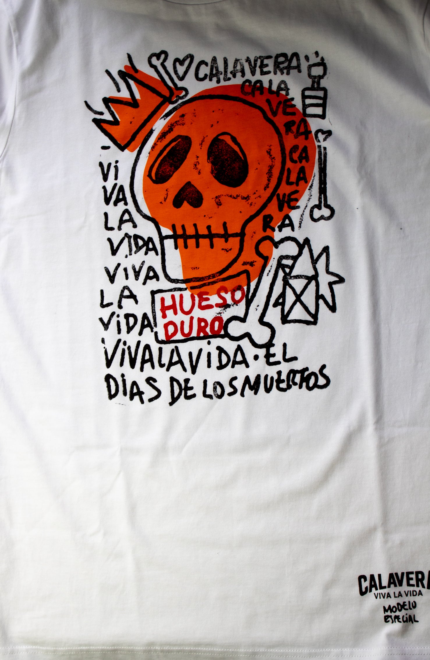 T-shirt con teschio arancione disegnato a mano da Dr Stamp per bambino