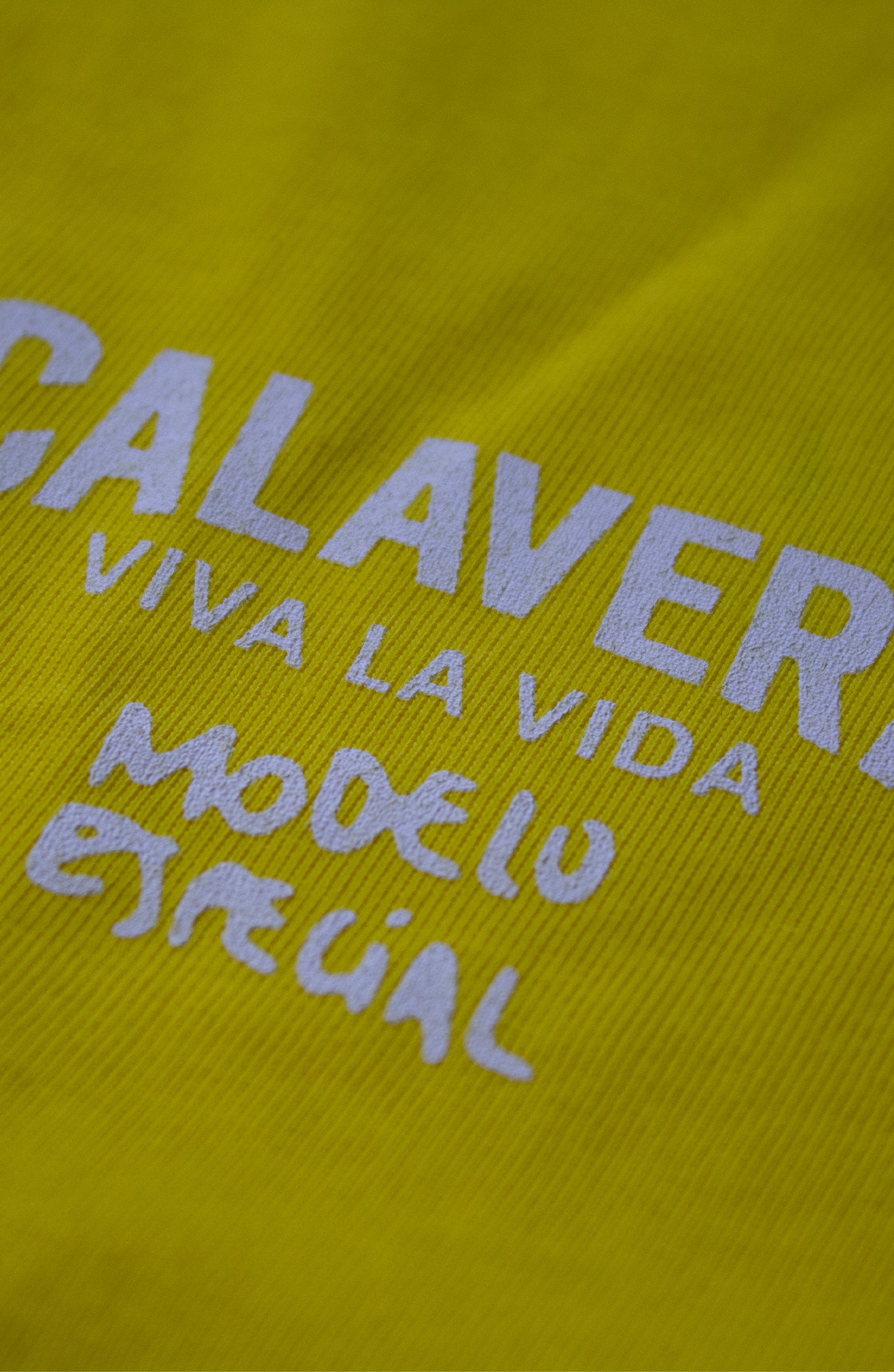 T-shirt gialla con luchadores da donna disegnato a mano da Dr Stamp