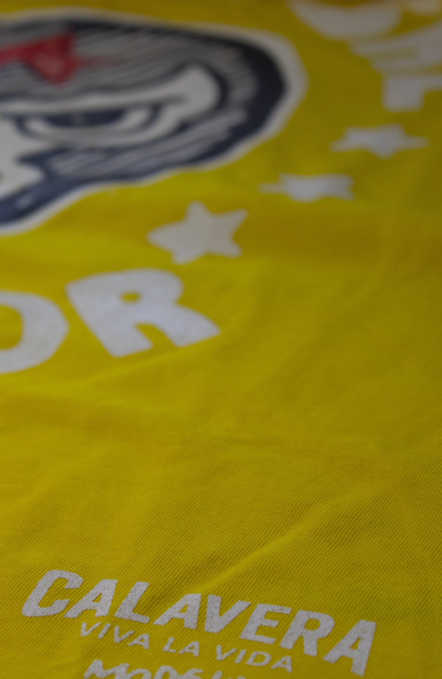 T-shirt gialla con luchadores da donna disegnato a mano da Dr Stamp