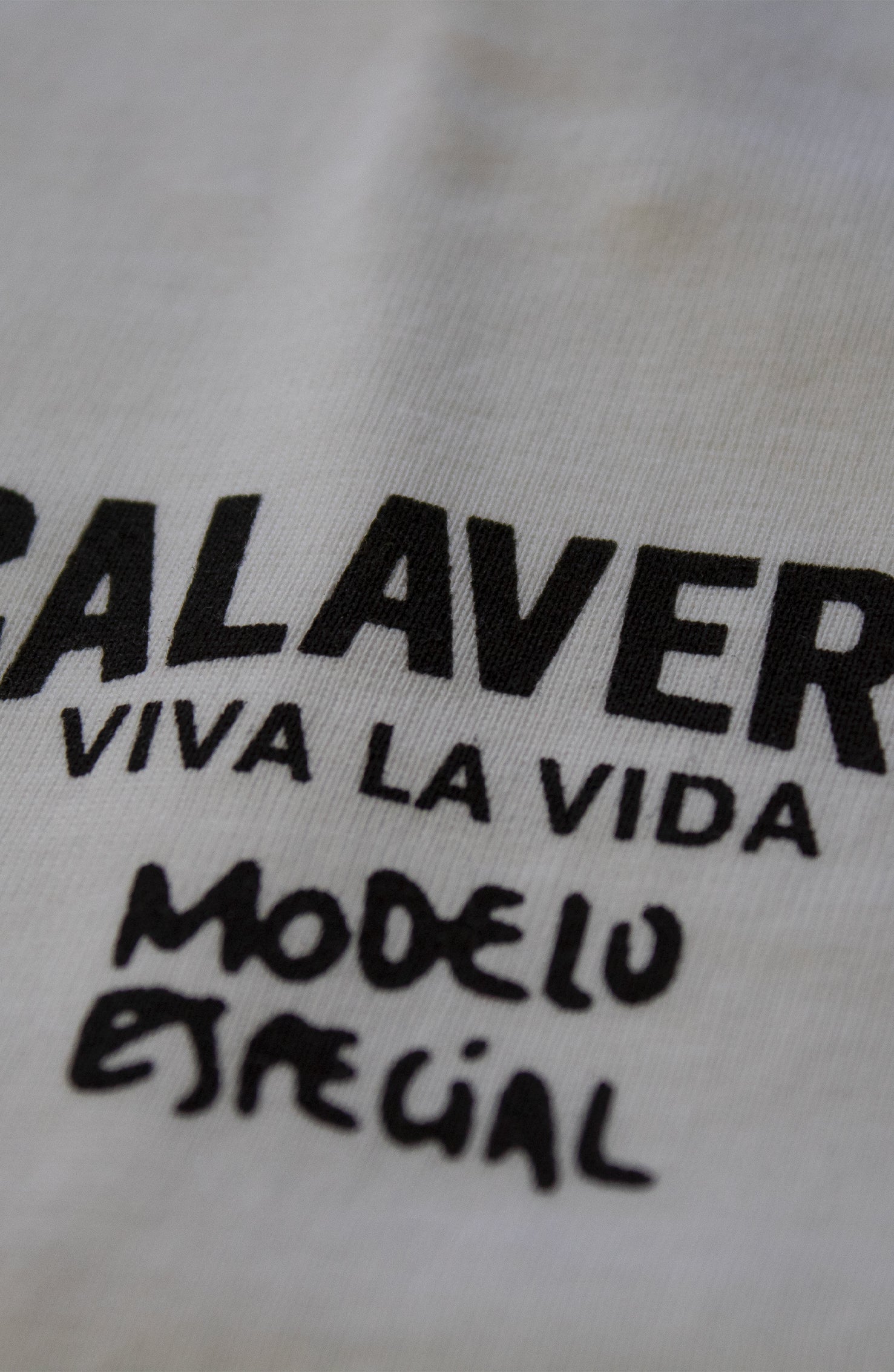 T-shirt con teschio arancione disegnato a mano da Dr Stamp per bambino