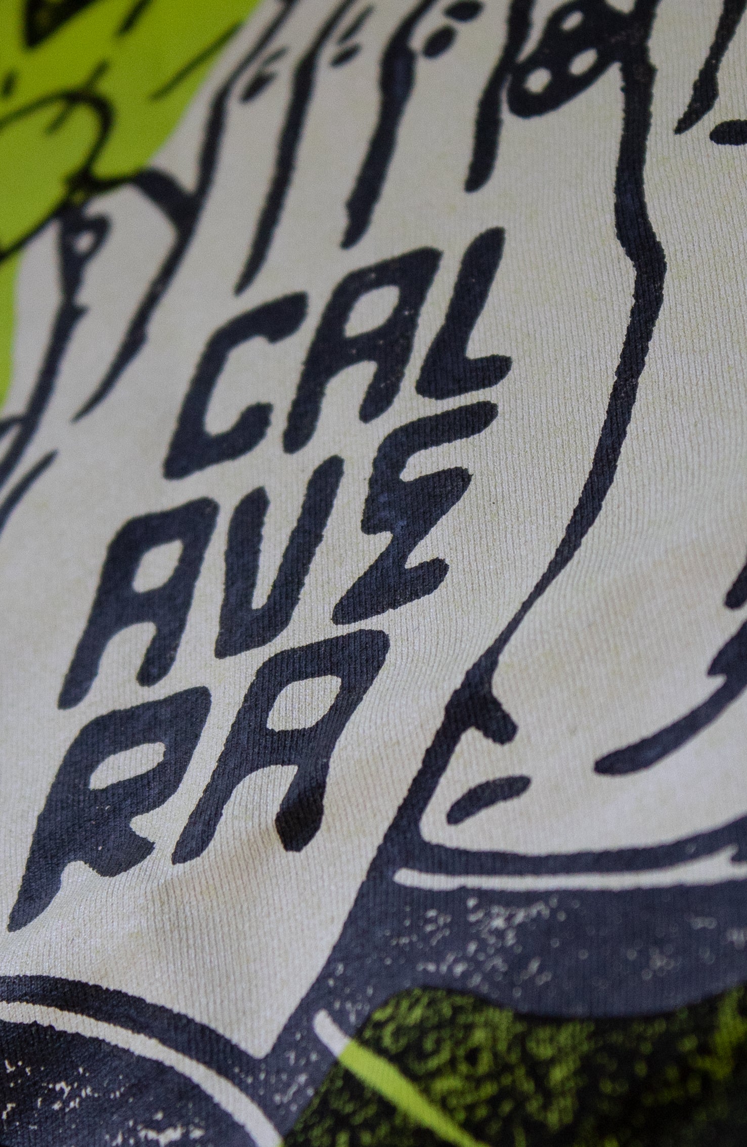 Maglietta artigianale disegnata da Dr Stamp con simboli messicani da uomo verde