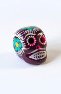 Teschio calavera viola con decorazioni floreali fatto a mano